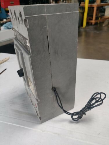 Westinghouse HLB3400F 400A Circuit Breaker 200 Amp Trip Cutler-Hammer W/Shunt