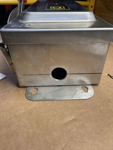 Square D HU361DS Stainless Steel Enclosed Switch (Hole on Top & Side)