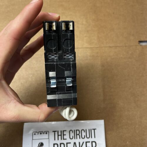 Square D QO230GFI 2 Pole 30 AMP 120/240VAC Plug in Ground Fault Circuit Breaker