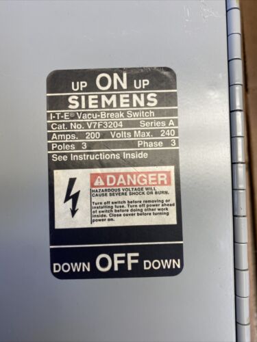 SIEMENS V7F3204 200A 240V 3p Fusible Panel Switch Reconditioned