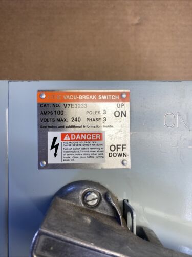 Siemens V7E3233 100 amp 240 volt Twin 3 Phase Fusible Panel Mount Switch