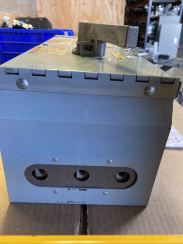 Siemens V7E3233 100 amp 240 volt Twin 3 Phase Fusible Panel Mount Switch