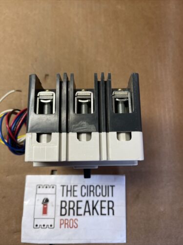 EATON HFD3030 CIRCUIT BREAKER W/shunt And Auxiliary New Pullout 1yr Warranty