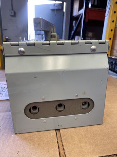 Siemens V7E3233 100 amp 240 volt Twin 3 Phase Fusible Panel Mount Switch